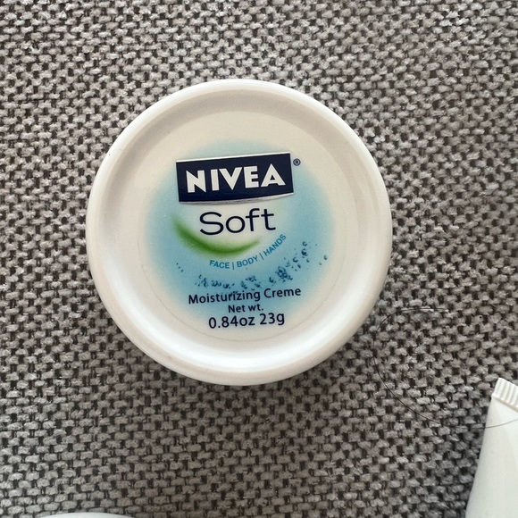 NEW NIVEA SOFT GIFT COLLECTION SET - Picture 5 of 6